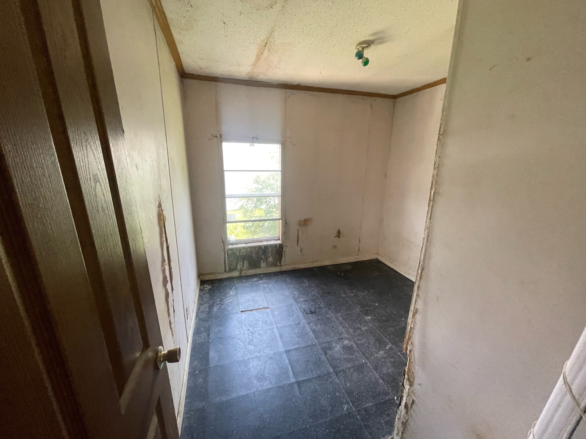 Bedroom in Jackson NJ before renovation